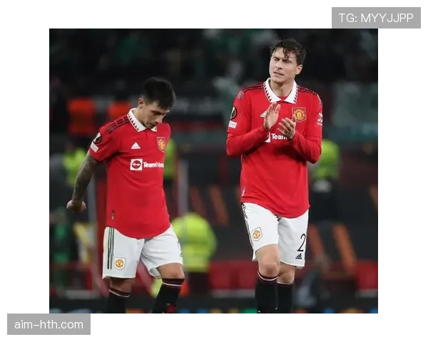 曼联更衣室矛盾再次显现,对球队赛季表现形成潜在制约 曼联更衣室矛盾再次显现,对球队赛季表现形成潜在制约