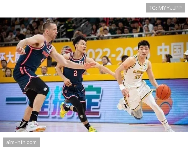 孙铭徽场上拼命，场下像个精打细算的邻居——真的想看他账单长啥样